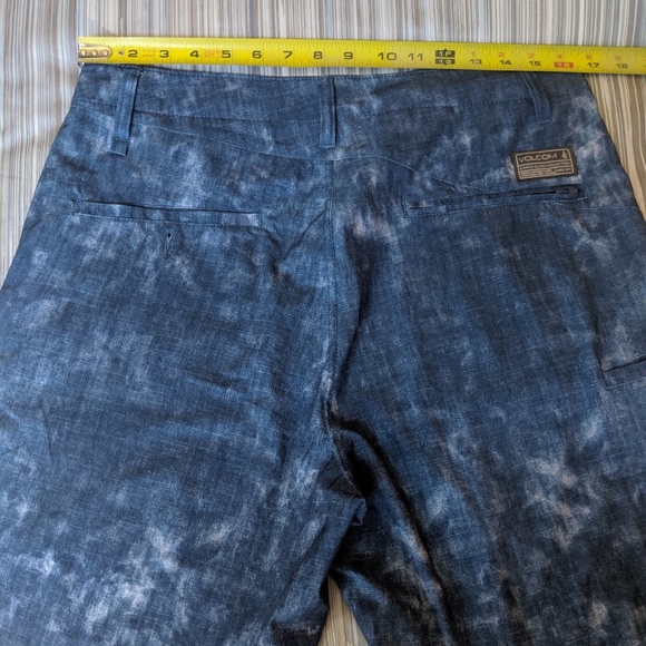 Volcom Hybrid shorts - Picture 3 of 5